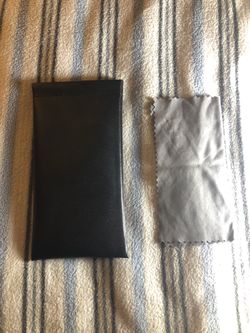 Sunglasses bag with cloth