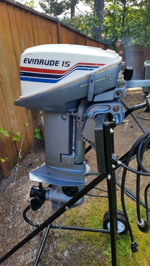 Outboard motor. 15 hp evinrude. 2 stroke. Short shaft for Sale in