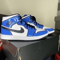 Jordan 1 SE Signal blue