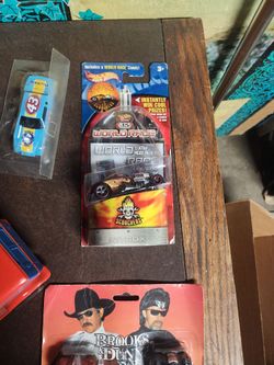 Hot Wheels World Race With Comic