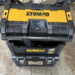 DEWALT TOUGH SYSTEM WITH RADIO 
