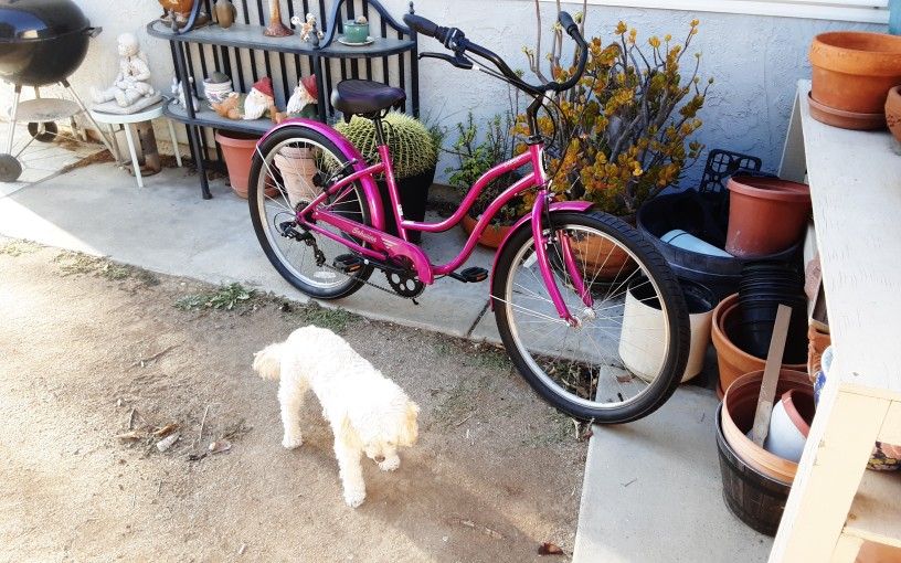 BIKE. LADIES SCHWINN. USED ONCE. LARGO 7