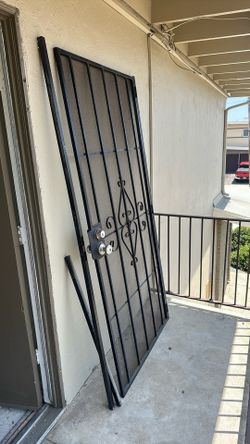 Screen door used good condition