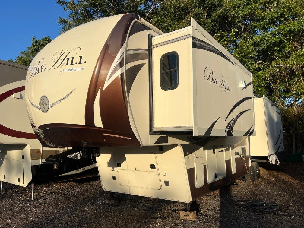 2015 BAY HILL 34FT