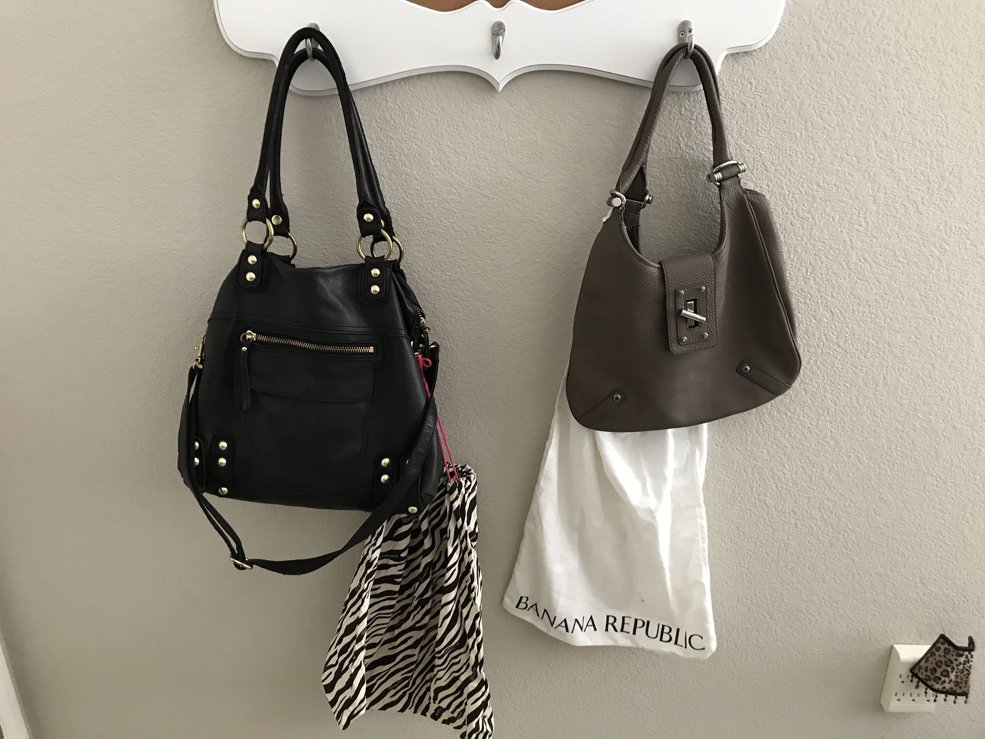 Banana Republic leather shoulder handbags