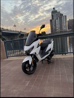 Eagle 200cc moped