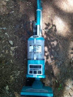 Shark LIFT-AWAY Vacuum Cleaner