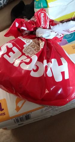 7 Huggies diapers size newborn