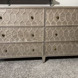 Textured Trellis Six-Drawer Dresser/Perfect condition / Heavy
