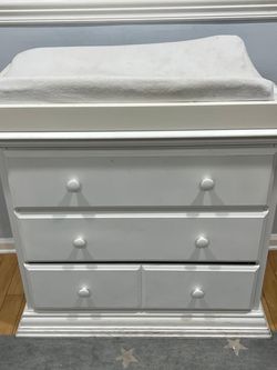 Drawers With Baby Changer On Top Attached!!  