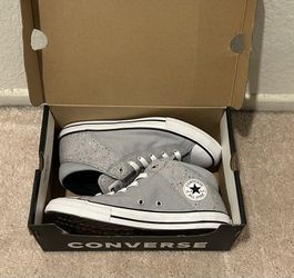 CONVERSE Juniors Size 6 Sneakers NEW