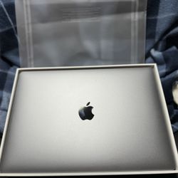 Brand New  13 In M1 MacBook Air 8GB & 256GB