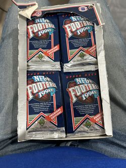 8 Packs Of 12 Football Cards