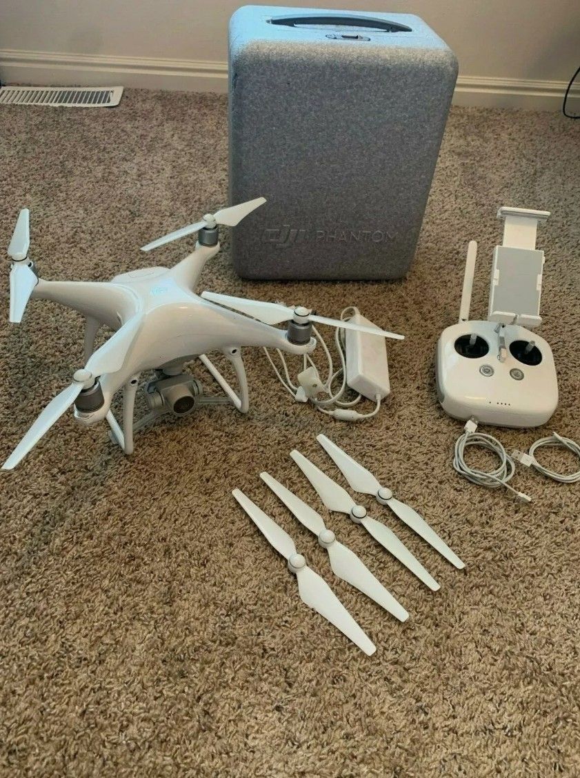 DJI Phantom 4 4K Camera Drone - All accessories included - Great condition