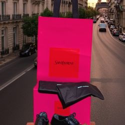 Saint Laurent (YSL) PARIS "Montaigne" 25 Derby Laced Black Patent Leather Flats/Dress Shoes. EU 38.5....US 8.5.... 1 inch heel