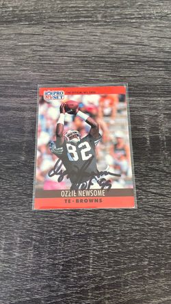 Ozzie Newsome Signed 1990 Pro Set NFL Card