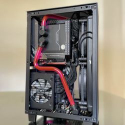 FULLY WATERCOOLED SFF HIGH END GAMING PC
