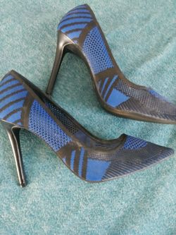 Black and blue mesh ladies pump shoe