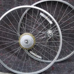 ARAYA 26-inch Wheelset and Gear (Premium Condition)
