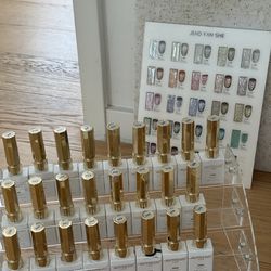 25-color crushed glitter gel polish, in 95% new condition.