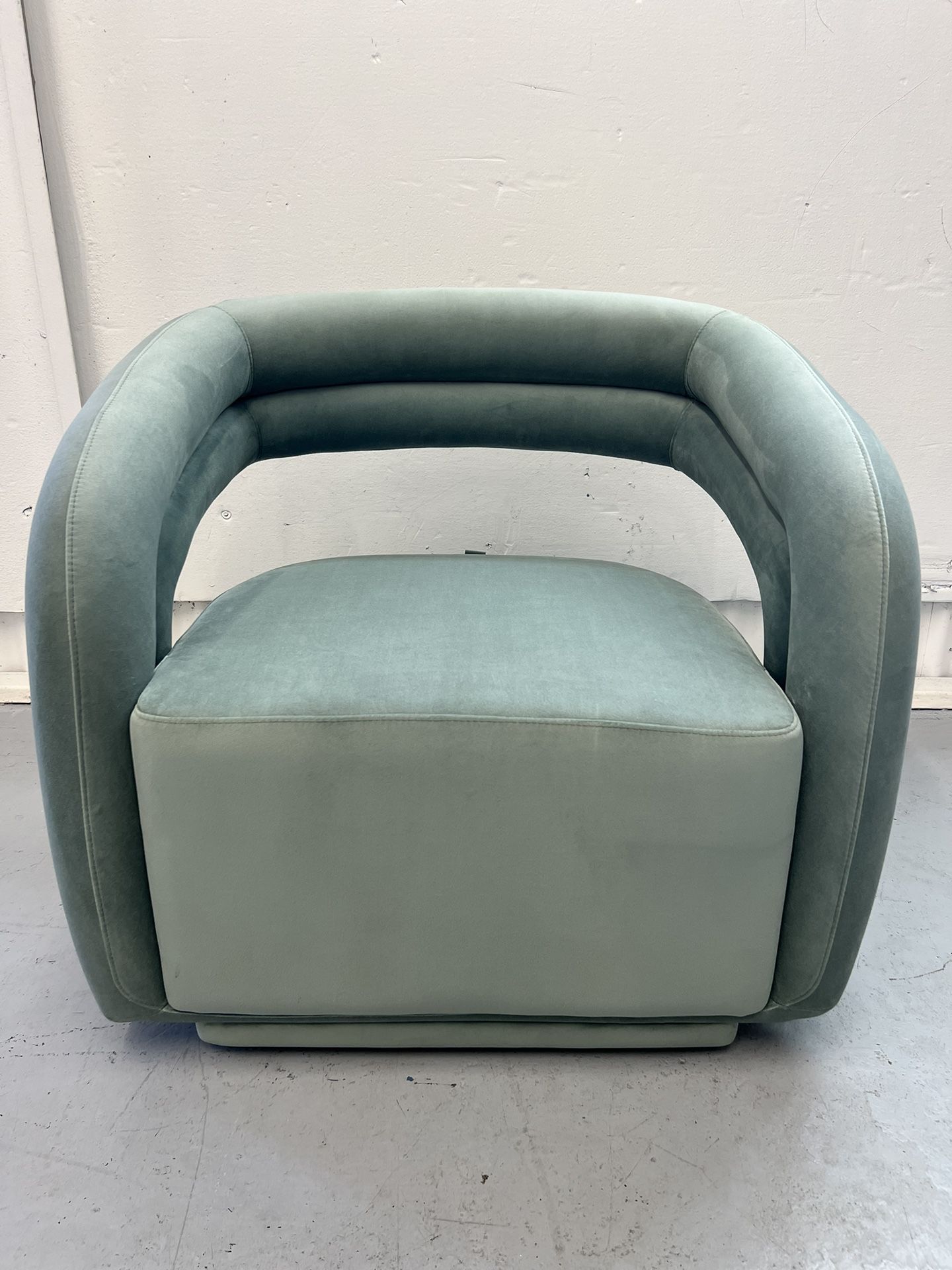 Rove Concepts Mia Lounge Chair (Plush Velvet Moonstone)