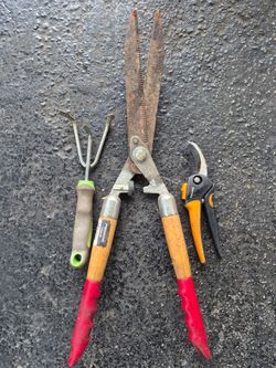 3 Lawn Gardening Tools Fiskars