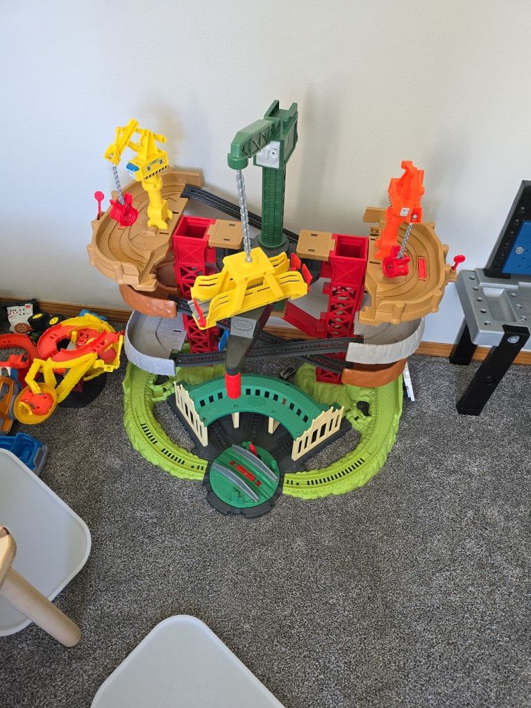 Thomas & FRIENDS TRAINS & CRANES