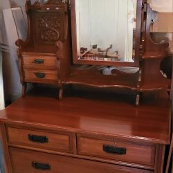 Dresser/Vanity Antique 