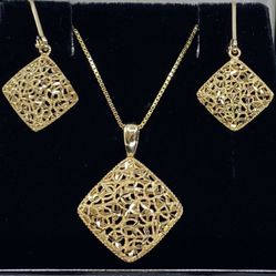 $650 Yellow Gold Fashion Chain And Charm W Earrings Set 