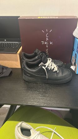 Black Air Force’s size 12