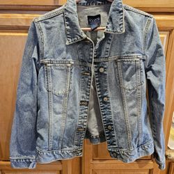 JEAN JACKET.  WOMENS MEDIUM 