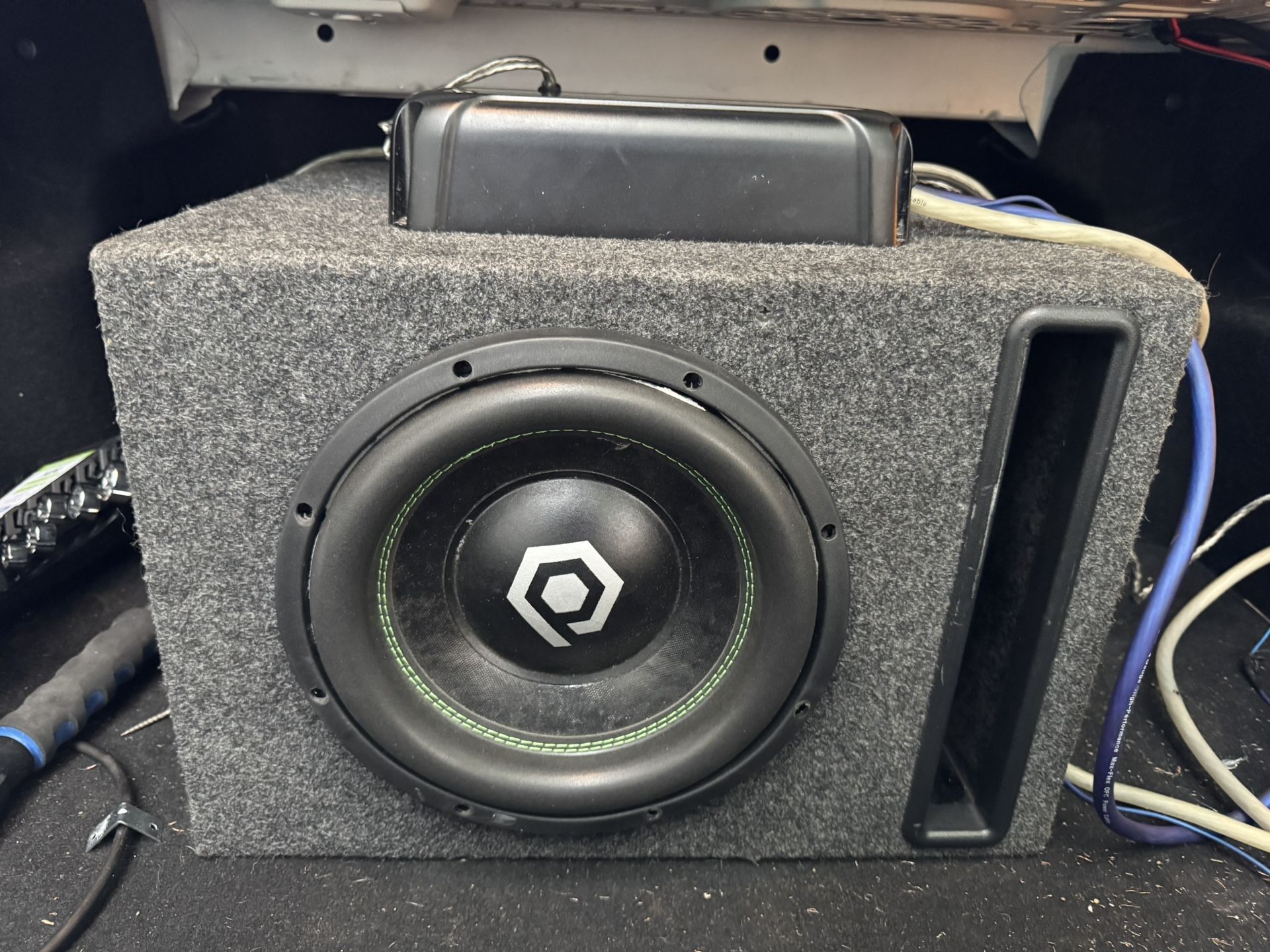 Insane Setup Must hsar 10"Soundqube In ported box and Pioneer 800w mono amp