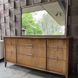 Mid Century Modern Dresser With Mirror 