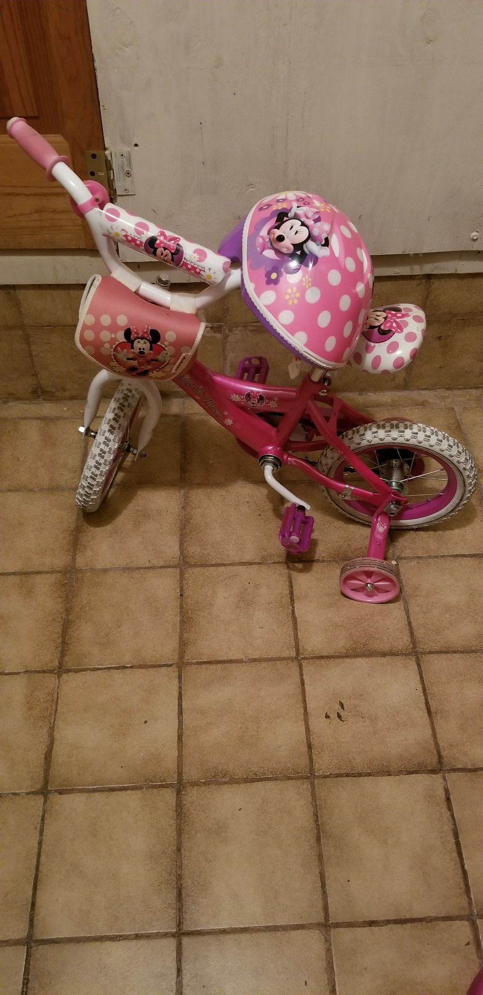 Minnie mouse 12in bike and helmet