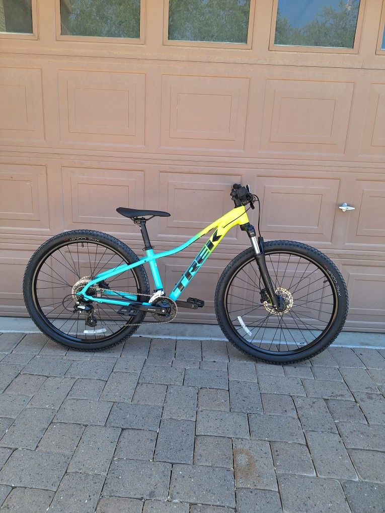 TREK MARLIN 5 GEN 2 MOUNTAIN BIKE 27.5 INCH LIKE NEW