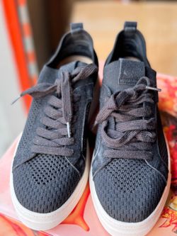 White Mountain Women’s Sneaker Size 8