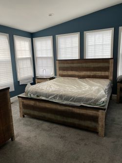Must Go!  4 Piece, Like New, Rustic Farmhouse King Bedroom Set - Dresser, 2 Nightstands, Bed Frame