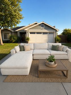 FREE DELIVERY‼️Beautiful Cloud Modular Couch