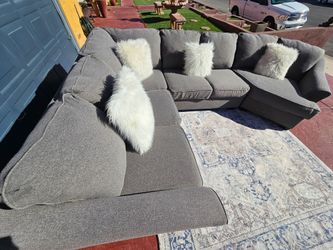 Beautiful Living Room Sectional Totally Deep Clean Good Condition No Stains No Smell Modern Furniture