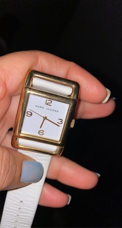 MARC JACOBS WATCH NEEDS BATTERY 