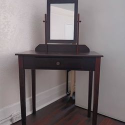 Small Vanity With Mirror