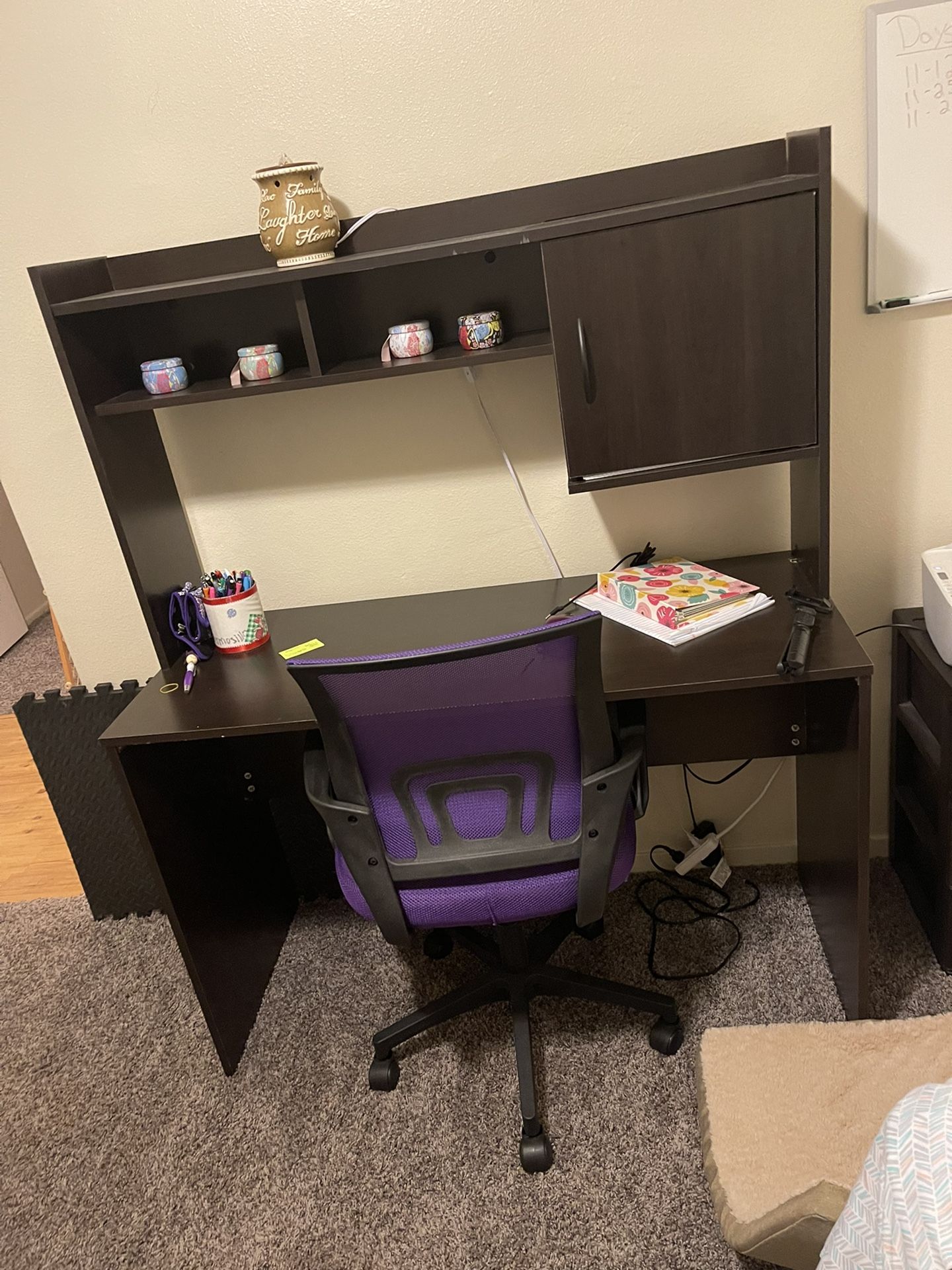 Desk With Chair 