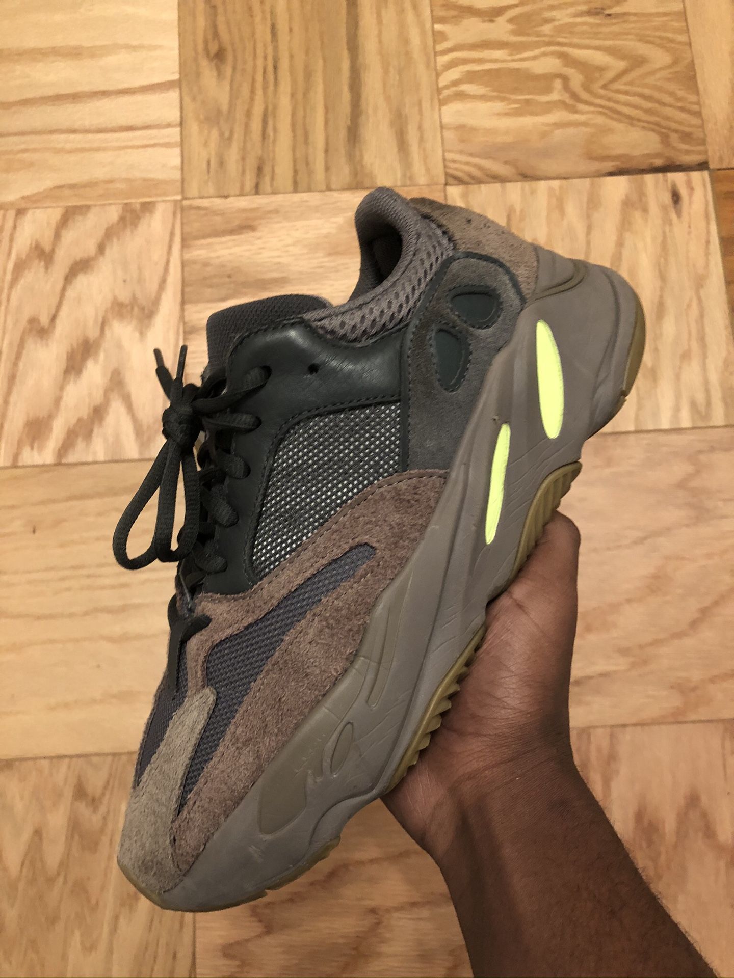 Yeezy Boost 700 Mauve Size 9