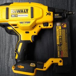 DEWALT 20V MAX* Cordless Brad Nailer, 18GA, Tool Only (DCN680B) 