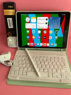 Apple IPad 8th Generation (10.2” Retina /Latest iOS 26/ 2020 model) 32GB with stylus pen, keyboard & Accessories