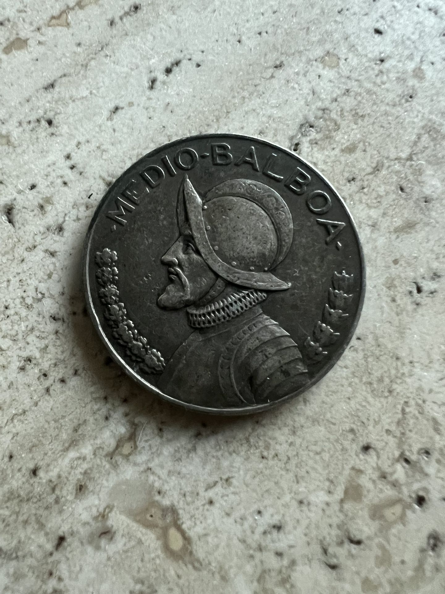 MEDIO-BALBOA Silver Coin