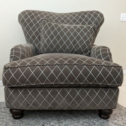 FS: TODAY ONLY Badcock Brown Living Room Chair