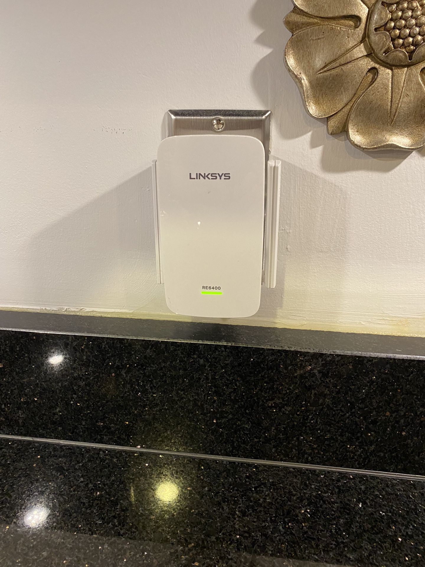 LINKSYS RE6400 IEEE 802.11ac 1.17 Gbit Wireless Range Extender, Wall Mountable