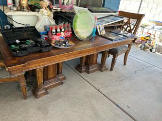 9.5 ‘ sold wood dining room table