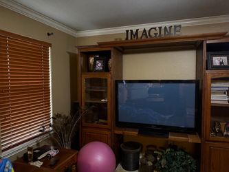 Entertainment center